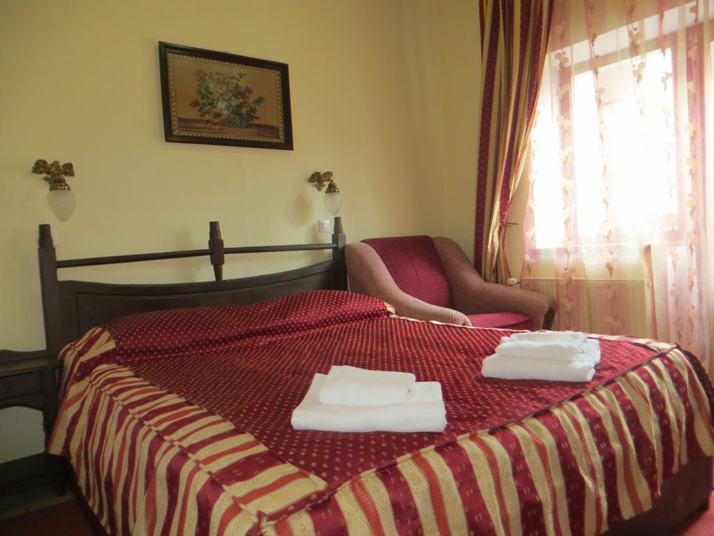 Hotel 100 Metriv Vid Vytyagu Bukowel Zimmer foto